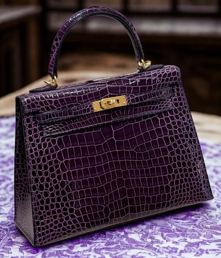 HERMES Kelly 25 Bordeaux Shiny Crocodile Leather gold hardware